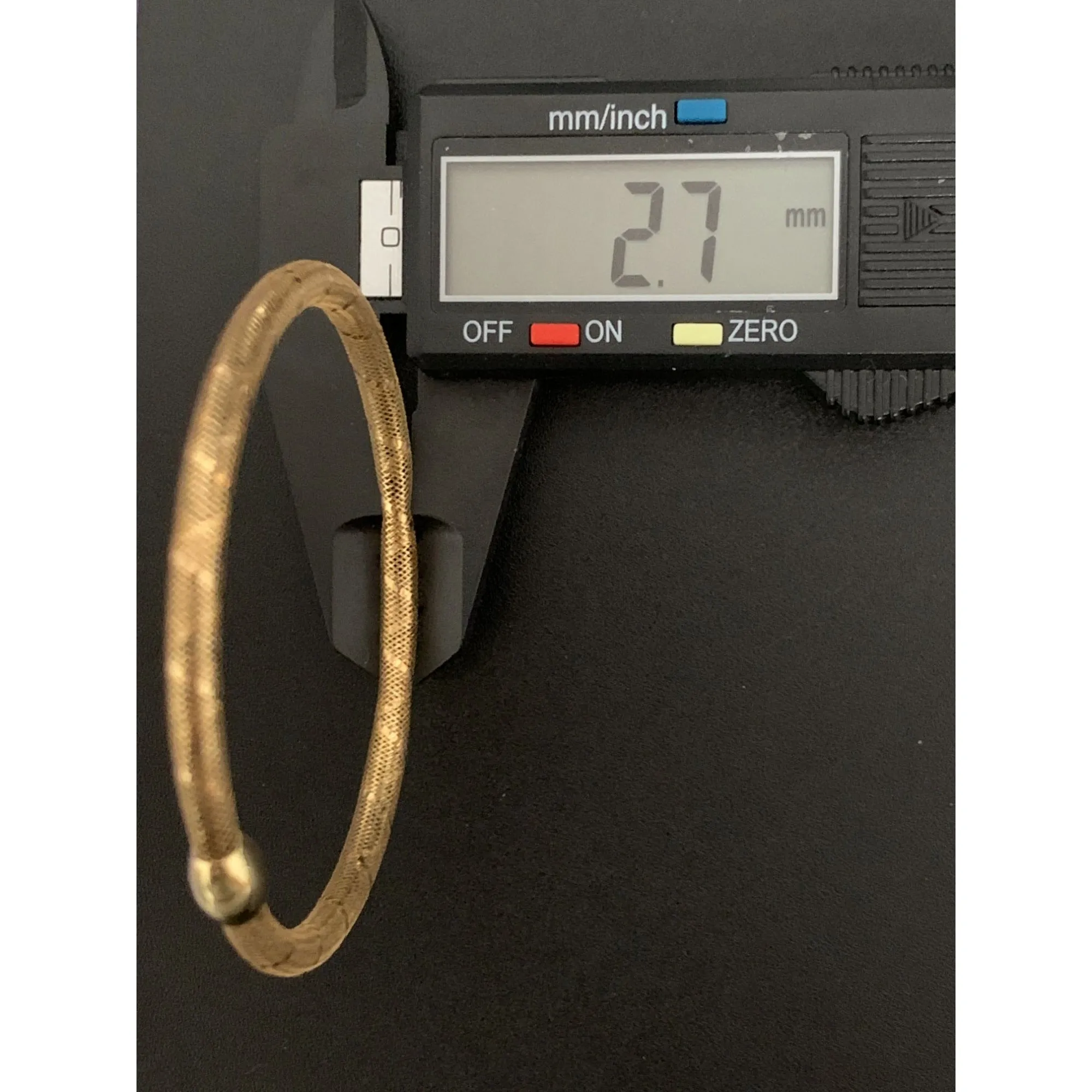18K Gold Bracelet Soft Mesh Flexible Stretchable Bangle S 7.25 inches 1.04 grams